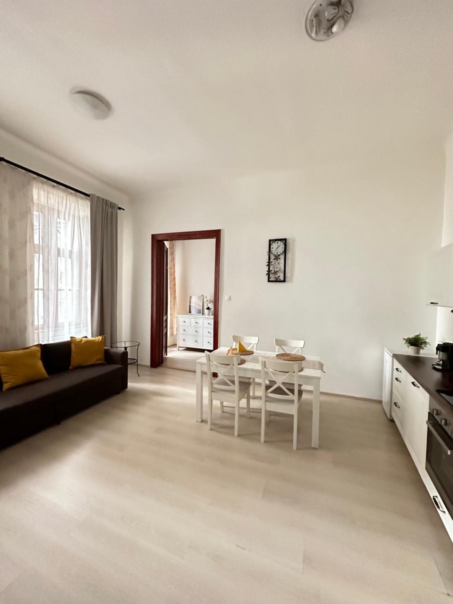 Apartment In Historical Part - Old Town Top Address Bratislava Exterior photo